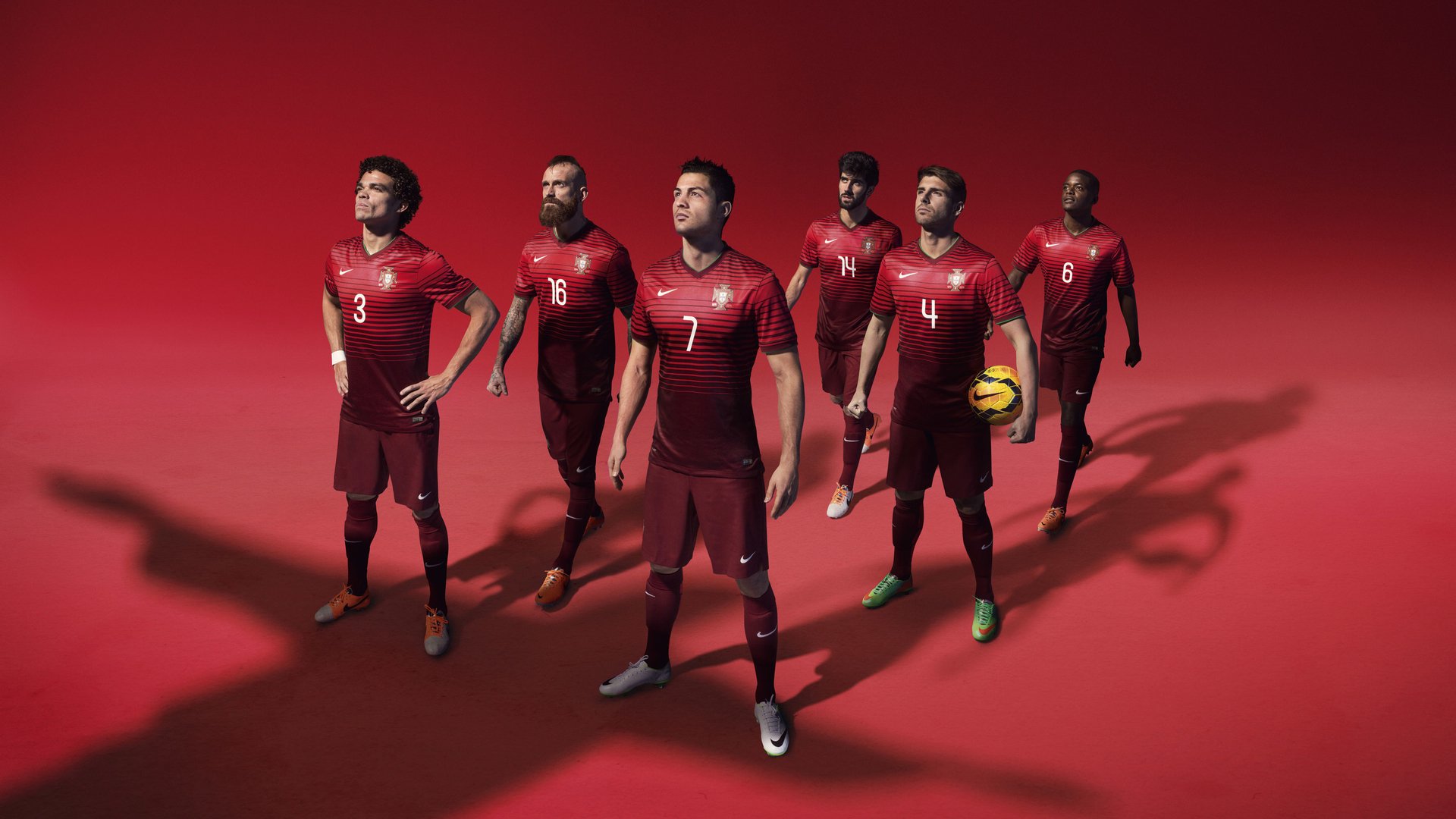 足坛新王诞生引发讨论